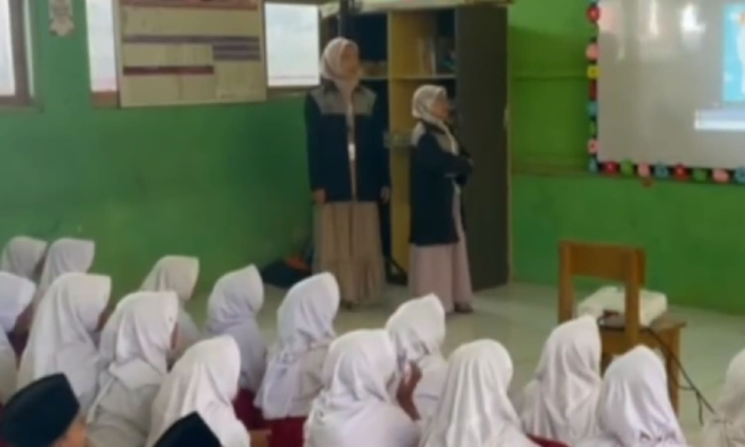 Mahasiswa KKN STAI Al Hidayah Tasikmalaya Edukasi Perilaku Hidup Bersih dan Sehat (PHBS)