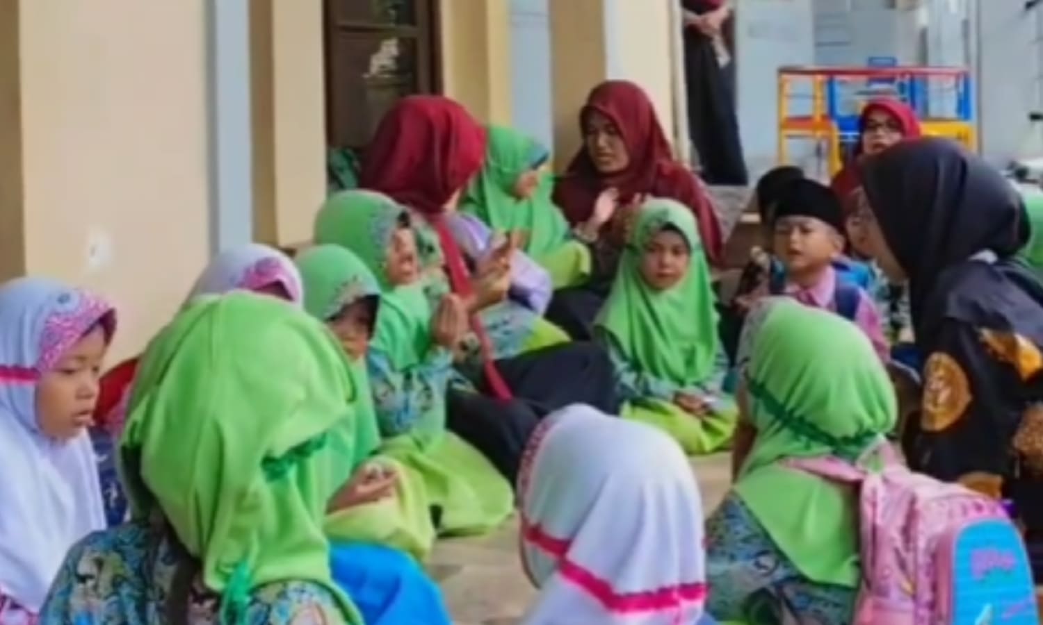 Mahasiswa KKN STAI Al Hidayah Tasikmalaya Edukasi Perilaku Hidup Bersih dan Sehat (PHBS)