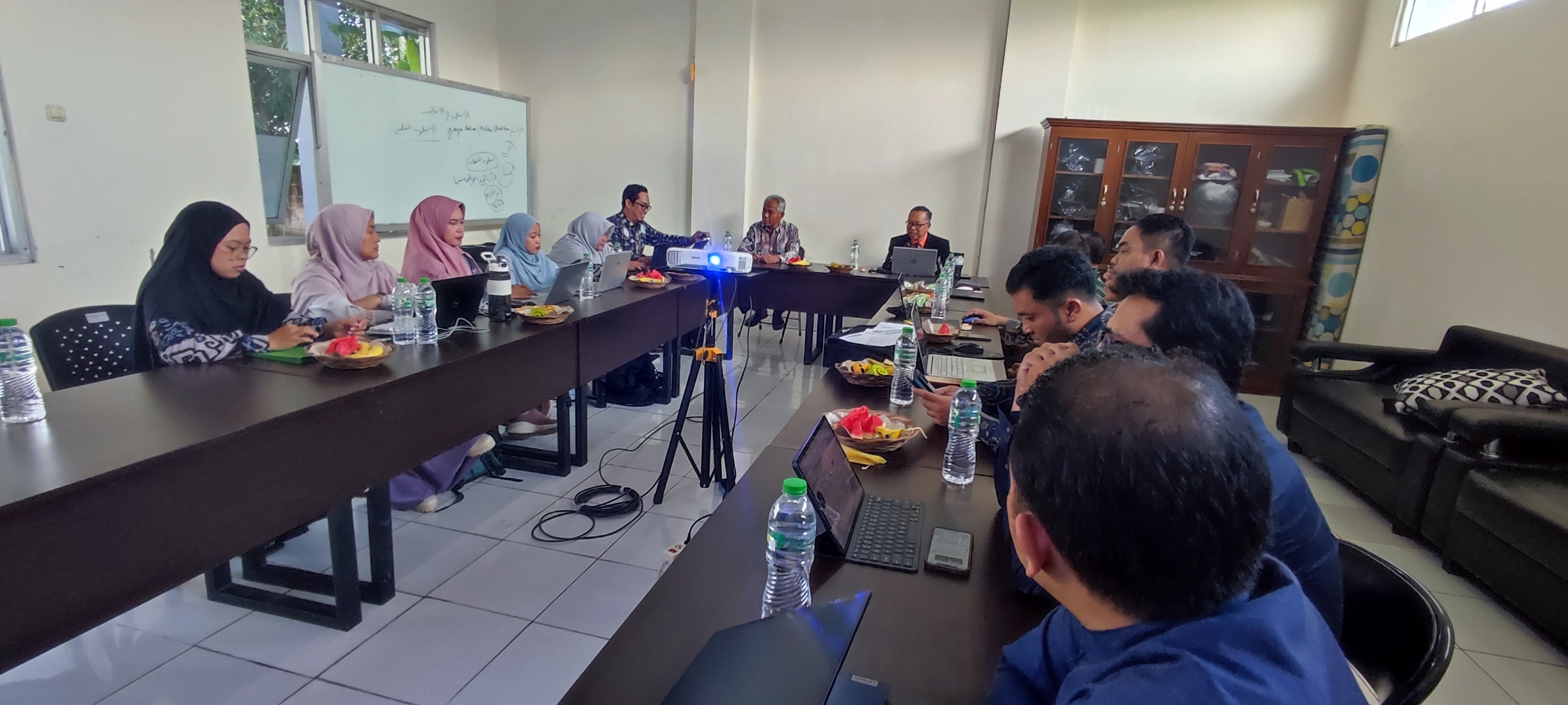 STAI Al Hidayah Tasikmalaya Gelar Review Kurikulum Komprehensif bersama Guru Besar UIN SGD Bandung