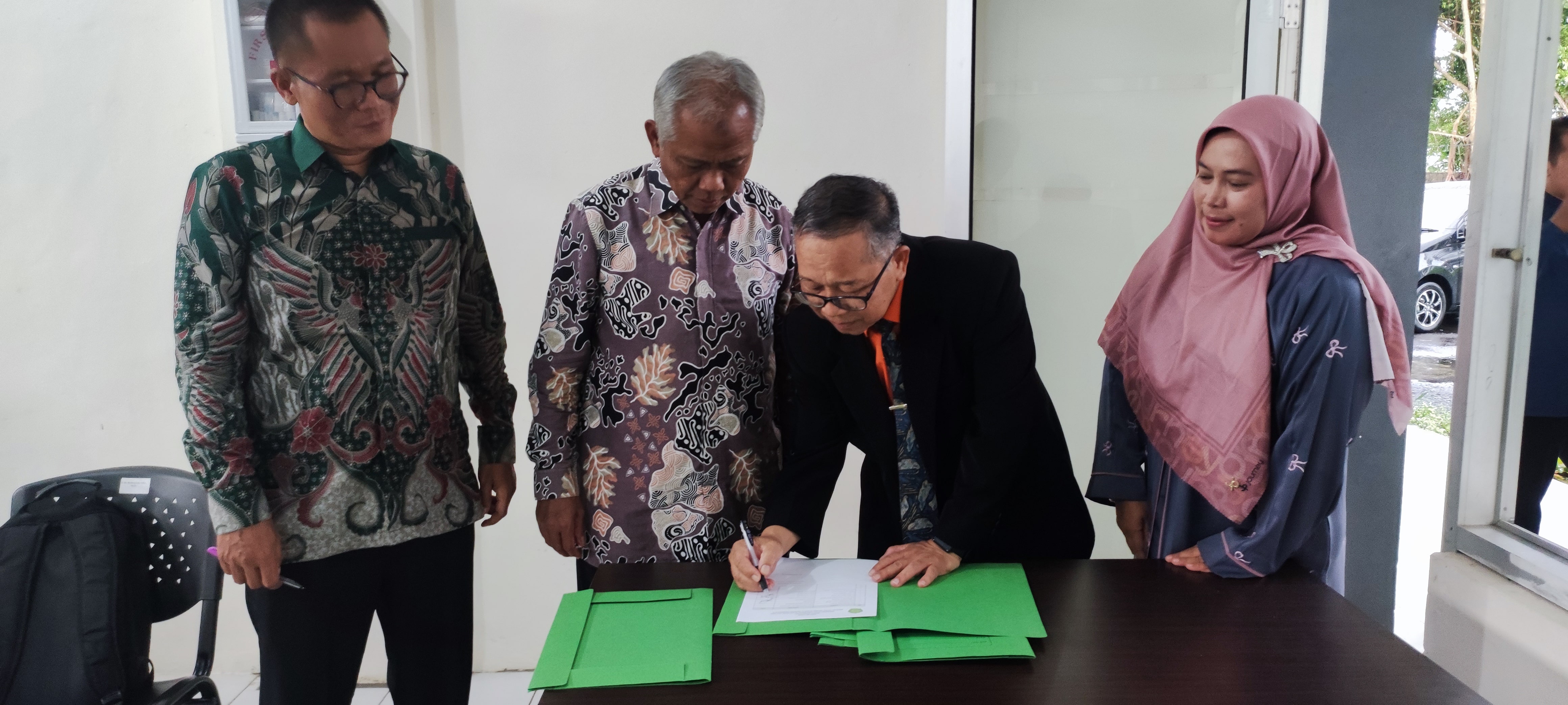 STAI Al Hidayah Tasikmalaya Gelar Review Kurikulum Komprehensif bersama Guru Besar UIN SGD Bandung